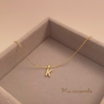 送禮物 現貨商品【焦糖小姐 Ms caramelo】925純銀鍍K黃 英文字母K項鍊