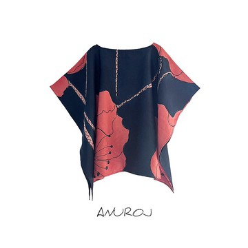 棉絲材質手繪度假風斗篷上衣 – 夏日海灘穿搭推薦