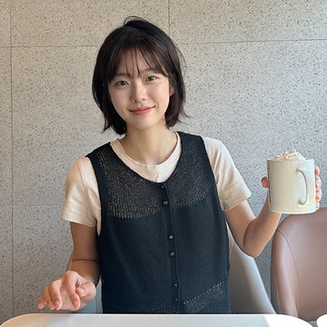 精巧鈕釦透膚針織背心_黑色