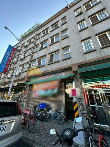 水湳輕屋齡★前後臨路5.8米大面寬金透店｜台中市西屯區中平路