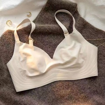Xuan♥ 現貨現發🔥內衣女 無痕 聚攏 防下垂 大胸顯胸 超薄款 無鋼圈 少女文胸罩 舒適親膚內衣
