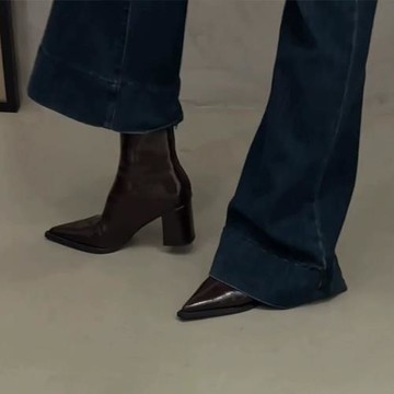 高跟尖頭短靴女粗跟后拉鏈2025年新款秋冬季黑色漆皮高級感馬丁靴