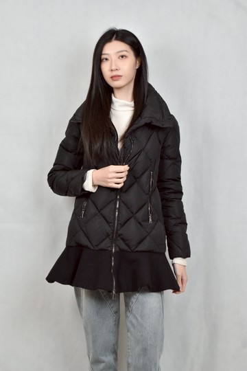 (S) moncler黑色羽絨拼接外套