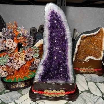頂級巴西 紫水晶洞 ESPa+✨31.5kg❤️烈焰帝王紫度 共生瑪瑙邊 鈦晶 鈦晶洞 洞深10公分✅ A0703