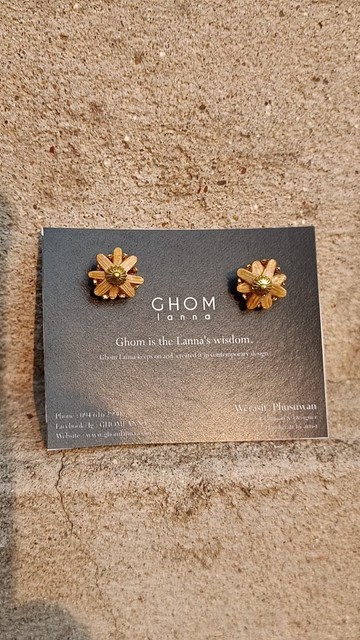 Sailom Phraw Rayab 花耳環 (Sailom Phraw Rayab 花耳環)