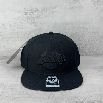 《Urban當天出貨》47brand 湖人隊全黑 Lakers 刺繡 硬頂圓頂 可調節平板帽/嘻哈帽 IU BTS