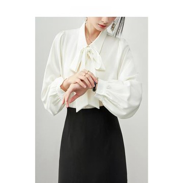 飄帶蝴蝶結方領緞面襯衫女2024春款泡泡袖法式通勤OL職業白色襯衣