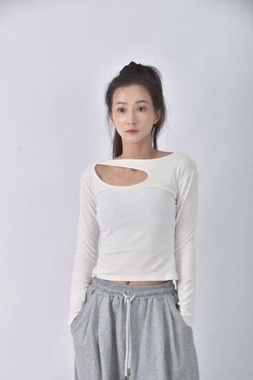 (S) 【安于晴Charlene私服】ruee韓牌質感鏤空領口白色長袖上衣