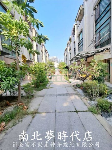 東區太子建設稀有雙車透天｜台南市東區仁和路