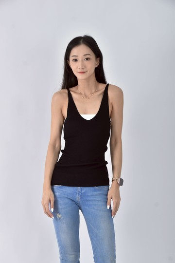 (S) hm質感針織V領貼身細肩黑色上衣