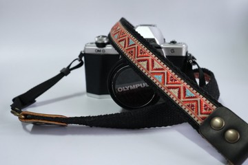 相机带融合了本土和波西米亚两种风格。