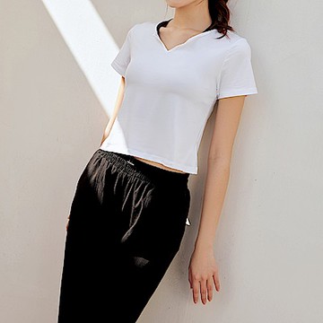 OB嚴選-涼感．冰咖啡紗V領短袖短版上衣《AB18057-》