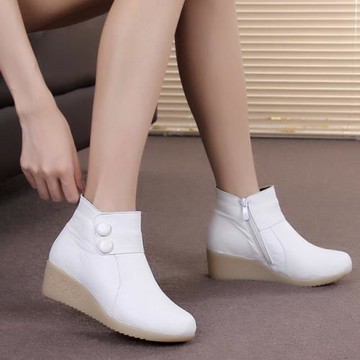 新款真皮白色護士棉鞋白色短靴加絨保暖鞋冬季工作棉靴軟牛筋底鞋