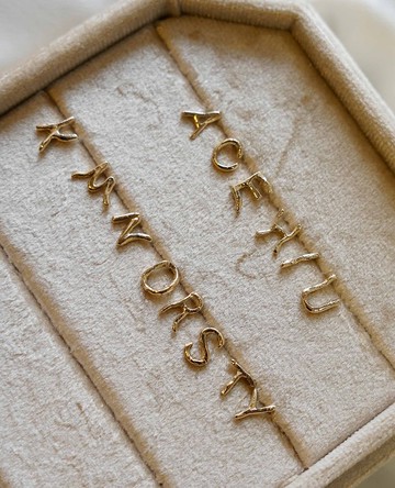 K10 Initial pierced 字母耳環