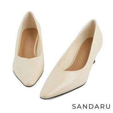 山打努SANDARU-跟鞋 法式小貓跟壓紋尖頭包鞋-米白
