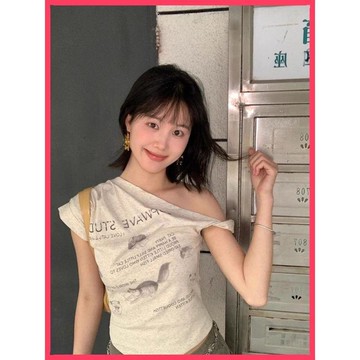 🌈ATC✨美式辣妹小貓印花斜領短袖t恤 | 短版上衣 | t恤 | 美式上衣 | 短袖上衣女  露肩上衣  甜辣風女裝