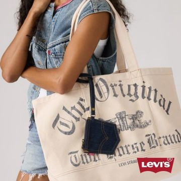 Levi s 後口袋造型小掛包 / 原色 人氣新品
