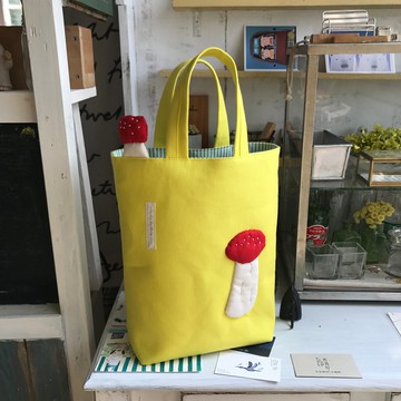 紅蘑菇手提袋/芥末黃底