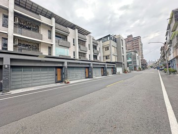 橋頭臻選別墅｜4套房傳統格局・臨路雙車配置｜高雄市橋頭區三民路