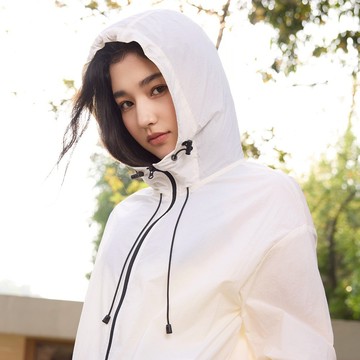 GIORDANO 女裝黑科技涼感防曬撞色連帽薄風衣外套 05375072