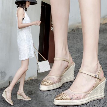 坡跟涼鞋女夏季新款拼接網紗厚底一字扣帶小眾水鉆包頭高跟女鞋子