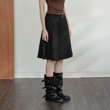 QUEENSHOP_F 女裝 質感壓褶五分百褶裙附腰帶-黑 S/M/L 現+預 【03010966】