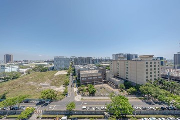 楠梓日月光【高樓景觀首排】正四房+平面車位｜高雄市楠梓區德民路