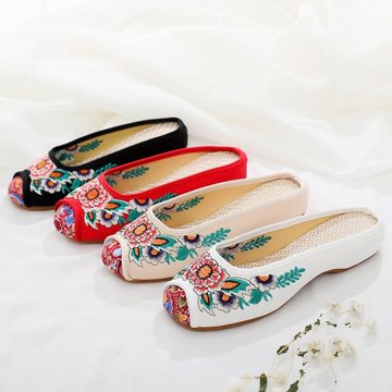 2023年老北京布鞋新款包頭繡花布鞋內增高民族風涼拖鞋居家女拖鞋