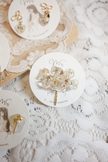 【綻光日記】春季立體花花髮扣 | 雙朵滴膠花 × 珍珠點綴