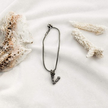 字母手鍊 V 字母