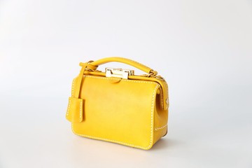 【客订版】杜勒斯手工口金包女士医生包