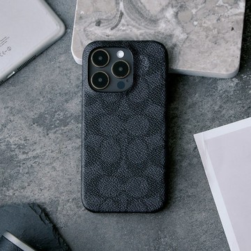 COACH｜iPhone 15系列 精品手機殼 黑色經典大C