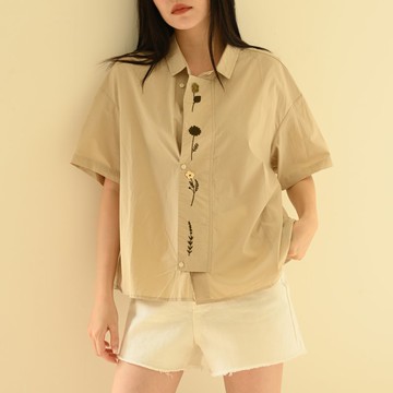 立體撞色花刺繡-寬鬆短袖襯衫-卡其色