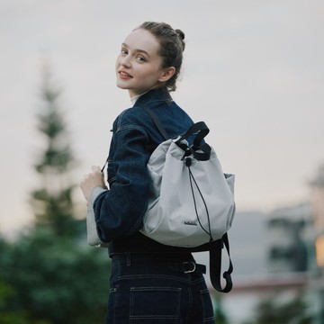 索繩束口文青小後背包S號 EMMA ECO (雲灰色) | 休閒旅行雙肩包
