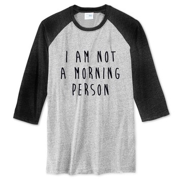 I AM NOT A MORNING PERSON 中性七分袖T恤 灰黑色 我不是一個早起的人 文青 藝術 設計 時髦 文字 時尚