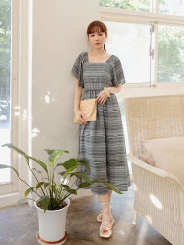 幾何花紋方領後綁帶傘狀袖洋裝