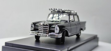 universal hobbies 1:43 Mercedes-Benz 220S 輕微瑕疵 如圖所示