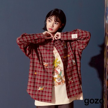 【gozo】迪士尼系列 小矮人繡花復古格紋長袖襯衫(咖啡/紅色_F) | 女裝 襯衫領 休閒