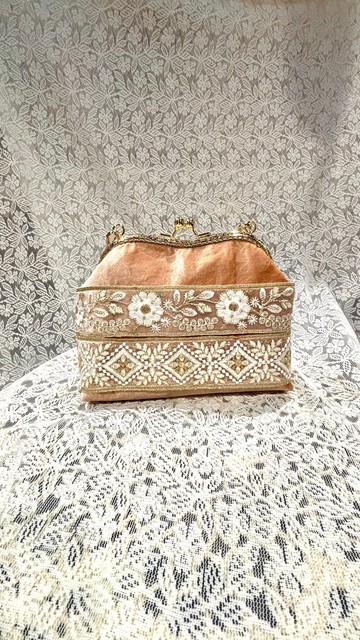 MBC 人手製 19cm心形口金 絲絨刺繡帶 蝦肉色