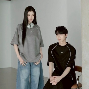 ATSTYLE 韓版銀標圖標麂皮短T 拼接織帶設計寬鬆上衣 男女同款情侶T 韓系簡約百搭T恤18953