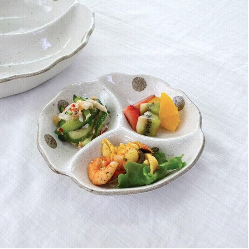 皿 水玉白唐津 仕切り鉢小 仕切り皿 おしゃれ オードブル 大皿 シンプル かわいい 三つ仕切り 日本製 美濃焼 食洗機対応 電子レンジ使用可 カクニ 通販 Lineポイント最大0 5 Get Lineショッピング