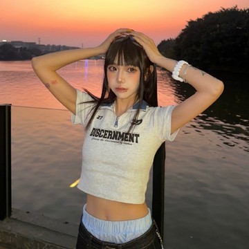 【YIJIAYI】〈預購7天〉短版修身27英文POLO衫 【B廠】(B-DCM166)