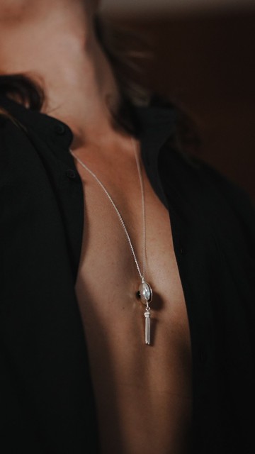 Necklace / 窗花