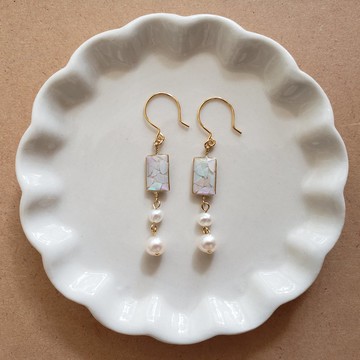 馬賽克和淡水珍珠耳针或耳夾