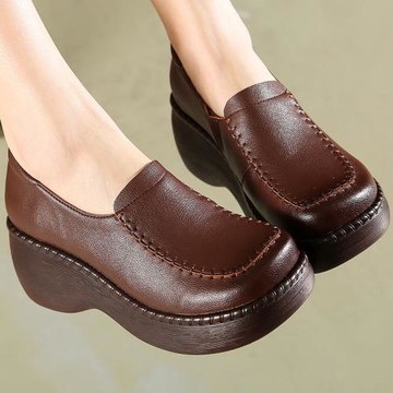 坡跟單鞋女2025春秋新款復古英倫真皮中老年媽媽鞋厚底防水臺皮鞋