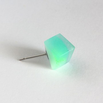 輕如微風 / 樹脂耳環 / 單隻【冰晶方塊】