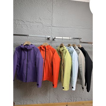 戶外山系!秋季新品情侶款防風防水潮流時尚連帽沖鋒衣外套登山服