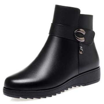 Sp house 質感指標圓頭粗高跟短筒靴(黑色)