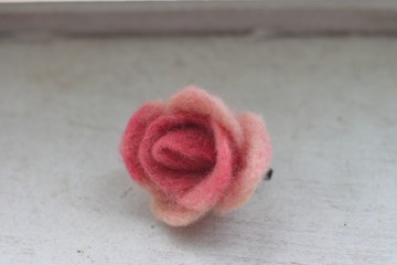 手染羊毛 擬真漸層玫瑰胸針