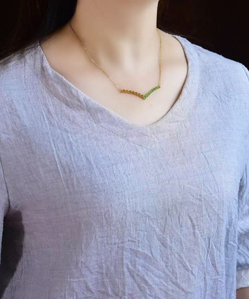 和田玉鎖骨鏈 寓意吉祥如意 雕工精緻 上身簡單大方